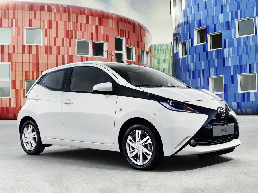  Toyota Aygo x-play 5-Door 2014 года  (фото 14 из 17)